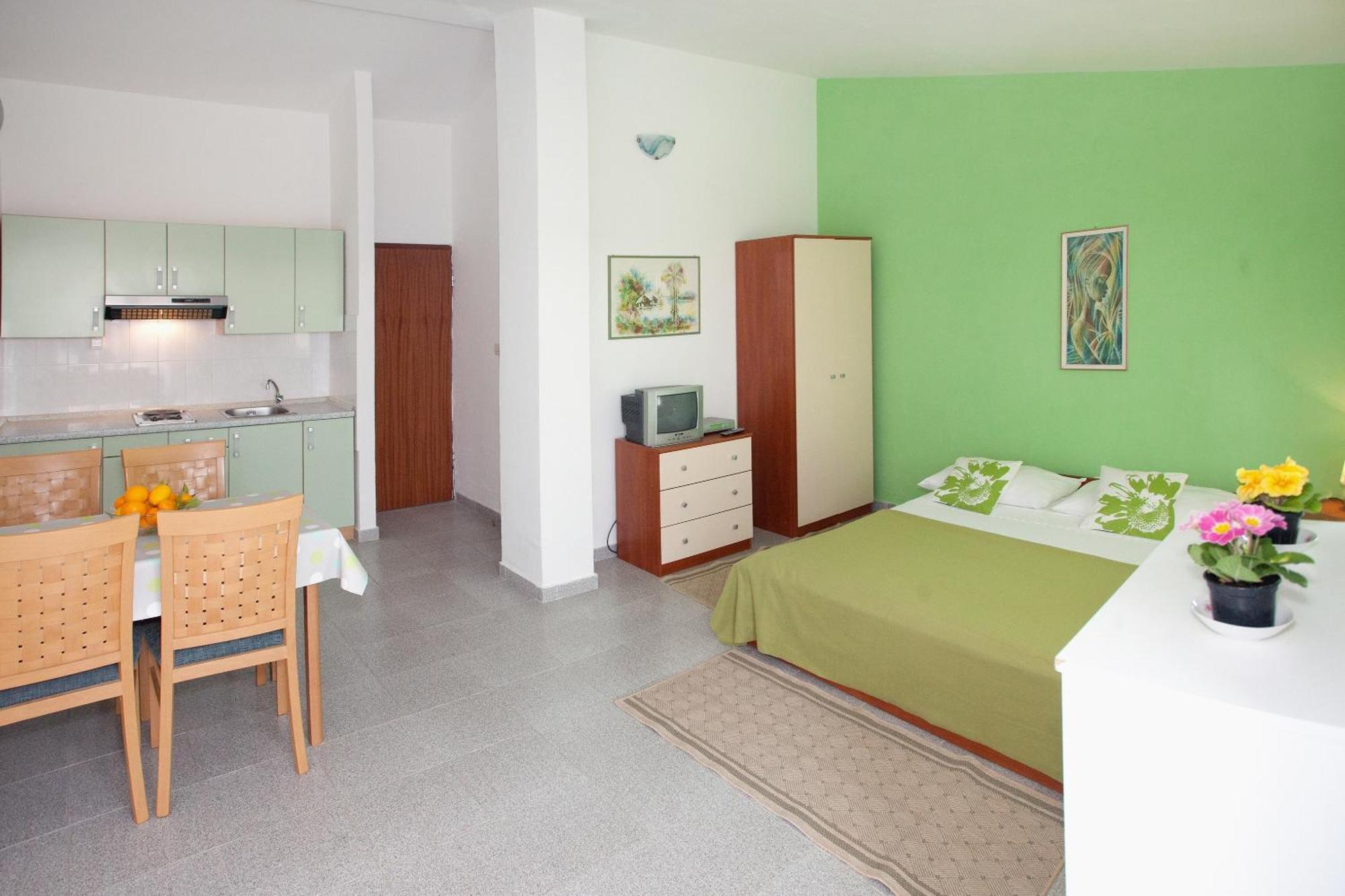 Apartments By The Sea Rastici, Ciovo - 2104 Трогир Номер фото